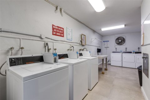 Condominio en venta en Margate, Florida, 1 dormitorio, 68.65 m2 № 1975258 - foto 13