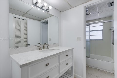Condominio en venta en Margate, Florida, 1 dormitorio, 68.65 m2 № 1975258 - foto 11