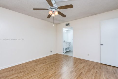 Condominio en venta en Margate, Florida, 1 dormitorio, 68.65 m2 № 1975258 - foto 10