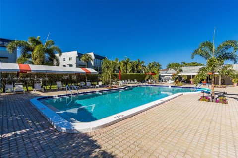 Condominio en venta en Margate, Florida, 1 dormitorio, 68.65 m2 № 1975258 - foto 14