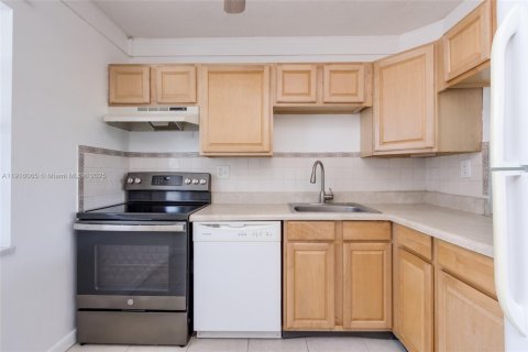 Condominio en venta en Margate, Florida, 1 dormitorio, 68.65 m2 № 1975258 - foto 4