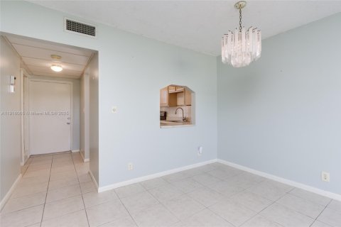 Condominio en venta en Margate, Florida, 1 dormitorio, 68.65 m2 № 1975258 - foto 7