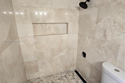 Touwnhouse à vendre à Miami, Floride: 2 chambres, 100.33 m2 № 1728159 - photo 17