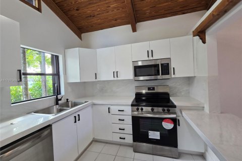 Touwnhouse à vendre à Miami, Floride: 2 chambres, 100.33 m2 № 1728159 - photo 8