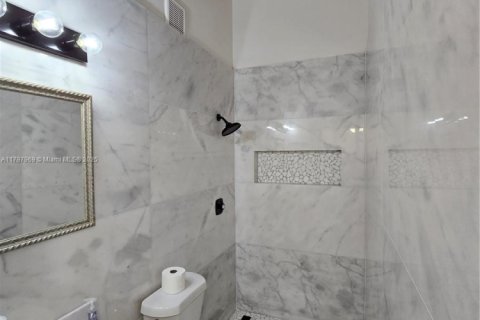 Touwnhouse à vendre à Miami, Floride: 2 chambres, 100.33 m2 № 1728159 - photo 16