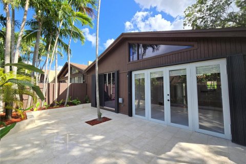 Touwnhouse à vendre à Miami, Floride: 2 chambres, 100.33 m2 № 1728159 - photo 22