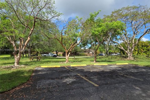 Touwnhouse à vendre à Miami, Floride: 2 chambres, 100.33 m2 № 1728159 - photo 26