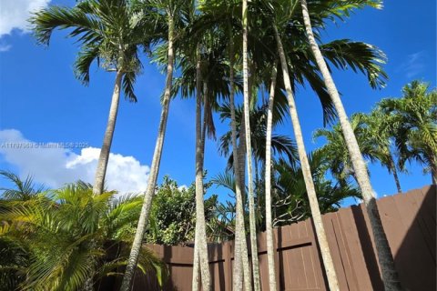 Touwnhouse à vendre à Miami, Floride: 2 chambres, 100.33 m2 № 1728159 - photo 29