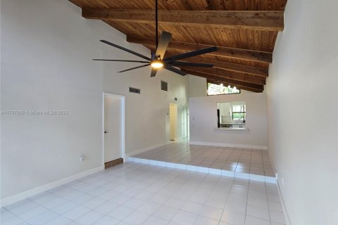 Touwnhouse à vendre à Miami, Floride: 2 chambres, 100.33 m2 № 1728159 - photo 5