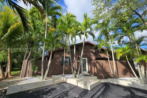 Touwnhouse à vendre à Miami, Floride: 2 chambres, 100.33 m2 № 1728159 - photo 1