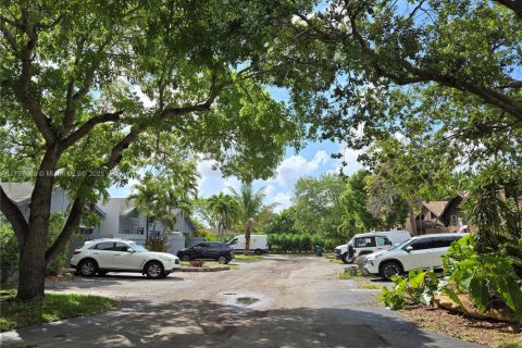 Touwnhouse à vendre à Miami, Floride: 2 chambres, 100.33 m2 № 1728159 - photo 25
