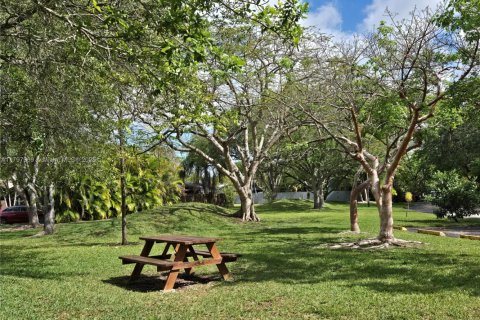 Touwnhouse à vendre à Miami, Floride: 2 chambres, 100.33 m2 № 1728159 - photo 28
