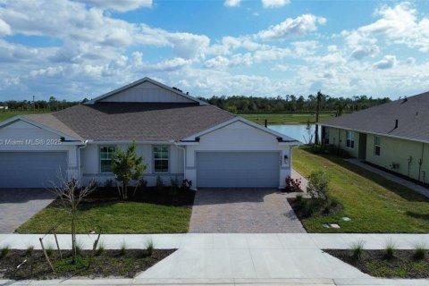 House in Punta Gorda, Florida 2 bedrooms № 1896897 - photo 1