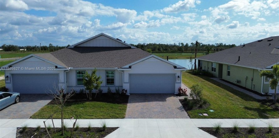House in Punta Gorda, Florida 2 bedrooms № 1896897