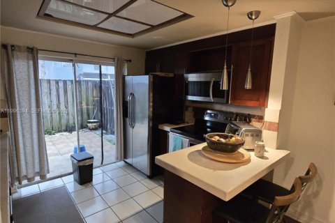 Copropriété à vendre à Hialeah, Floride: 2 chambres, 94.76 m2 № 2063267 - photo 2