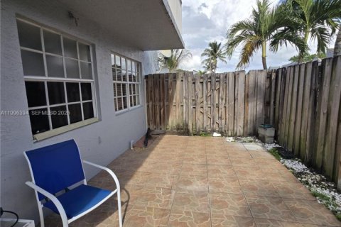 Copropriété à vendre à Hialeah, Floride: 2 chambres, 94.76 m2 № 2063267 - photo 16