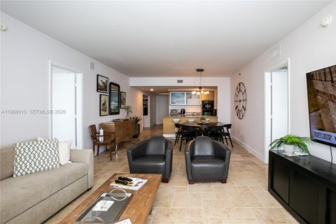 Condo in Hallandale Beach, Florida, 2 bedrooms  № 2053052 - photo 10