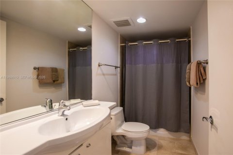 Condo in Hallandale Beach, Florida, 2 bedrooms  № 2053052 - photo 12