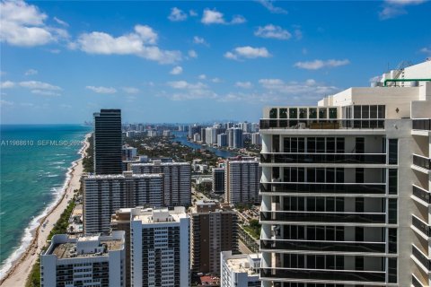 Condo in Hallandale Beach, Florida, 2 bedrooms  № 2053052 - photo 2