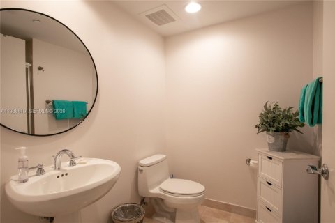 Condo in Hallandale Beach, Florida, 2 bedrooms  № 2053052 - photo 17