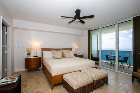 Condo in Hallandale Beach, Florida, 2 bedrooms  № 2053052 - photo 13