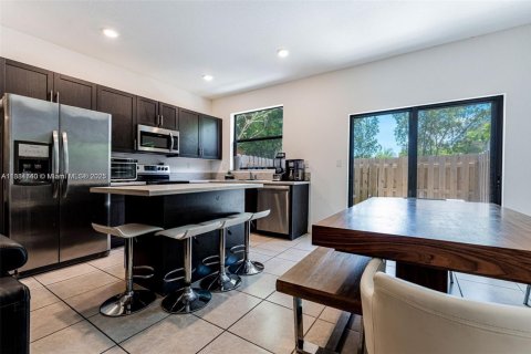 Adosado en venta en Miami, Florida, 3 dormitorios, 122.63 m2 № 1820091 - foto 2