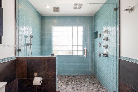 Casa en venta en Miami, Florida, 4 dormitorios, 176.14 m2 № 2084894 - foto 25