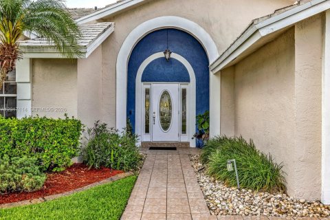 Casa en venta en Miami, Florida, 4 dormitorios, 176.14 m2 № 2084894 - foto 5