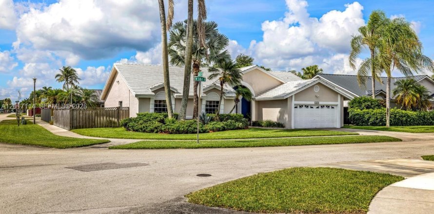 Casa en Miami, Florida 4 dormitorios, 176.14 m2 № 2084894