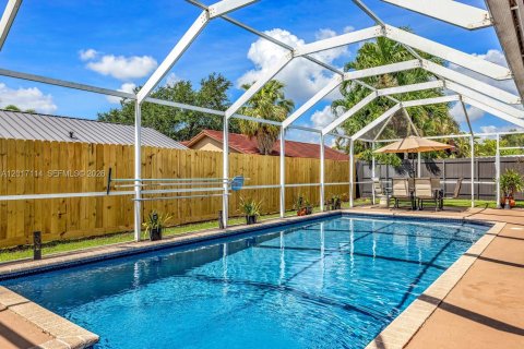 Casa en venta en Miami, Florida, 4 dormitorios, 176.14 m2 № 2084894 - foto 29