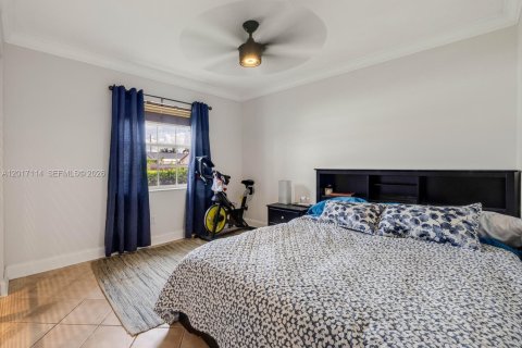 Casa en venta en Miami, Florida, 4 dormitorios, 176.14 m2 № 2084894 - foto 18