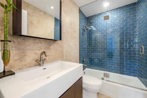 Casa en venta en Miami, Florida, 4 dormitorios, 176.14 m2 № 2084894 - foto 19