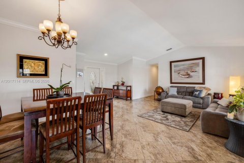 Casa en venta en Miami, Florida, 4 dormitorios, 176.14 m2 № 2084894 - foto 9
