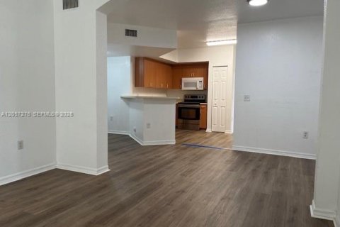 Condo in North Lauderdale, Florida, 3 bedrooms № 2276705 - photo 4