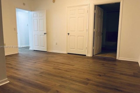 Condo in North Lauderdale, Florida, 3 bedrooms № 2276705 - photo 10