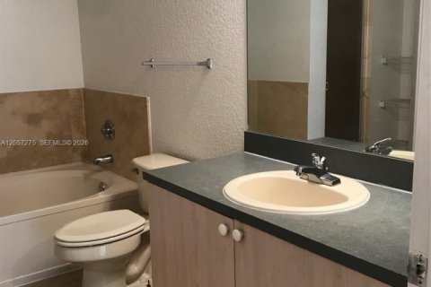 Condo in North Lauderdale, Florida, 3 bedrooms № 2276705 - photo 13