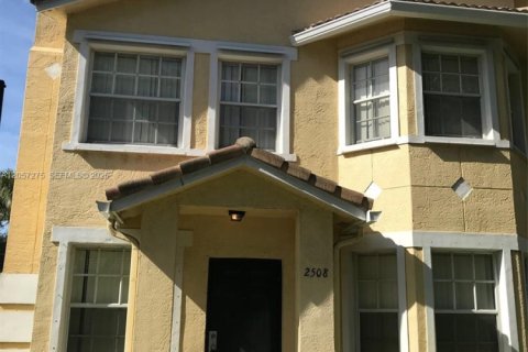 Condo in North Lauderdale, Florida, 3 bedrooms  № 2276705