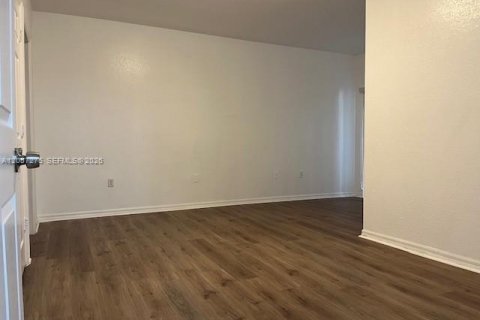 Condo in North Lauderdale, Florida, 3 bedrooms № 2276705 - photo 11