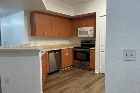 Condo in North Lauderdale, Florida, 3 bedrooms № 2276705 - photo 6