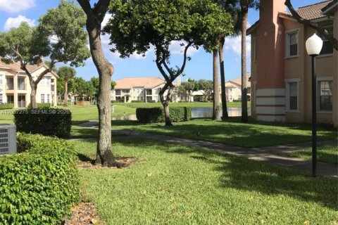 Condo in North Lauderdale, Florida, 3 bedrooms № 2276705 - photo 3