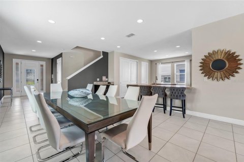 Casa en venta en Kissimmee, Florida, 6 dormitorios, 308.16 m2 № 2208880 - foto 7