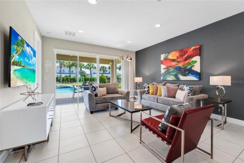 Casa en venta en Kissimmee, Florida, 6 dormitorios, 308.16 m2 № 2208880 - foto 5