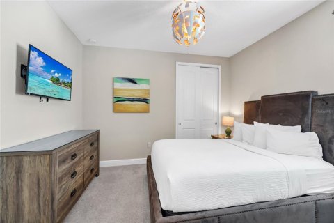 Casa en venta en Kissimmee, Florida, 6 dormitorios, 308.16 m2 № 2208880 - foto 25