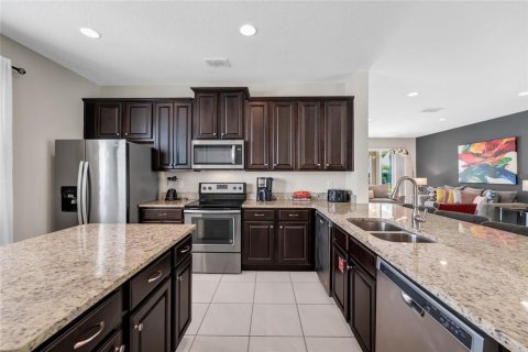 Casa en venta en Kissimmee, Florida, 6 dormitorios, 308.16 m2 № 2208880 - foto 10