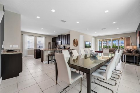 Casa en venta en Kissimmee, Florida, 6 dormitorios, 308.16 m2 № 2208880 - foto 12