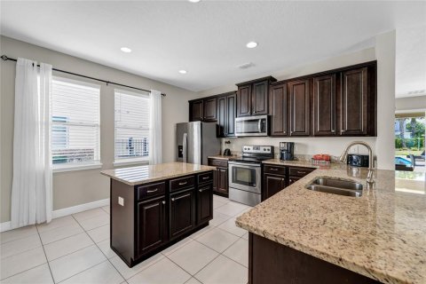 Casa en venta en Kissimmee, Florida, 6 dormitorios, 308.16 m2 № 2208880 - foto 9