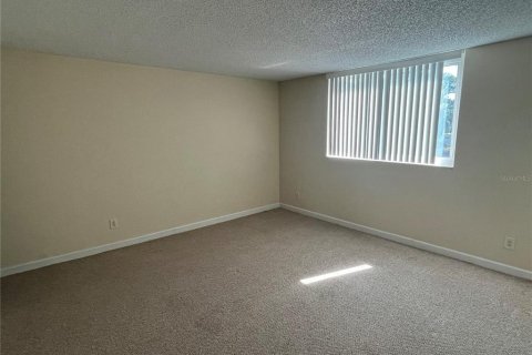 Condo in Sarasota, Florida, 2 bedrooms  № 1905366 - photo 6