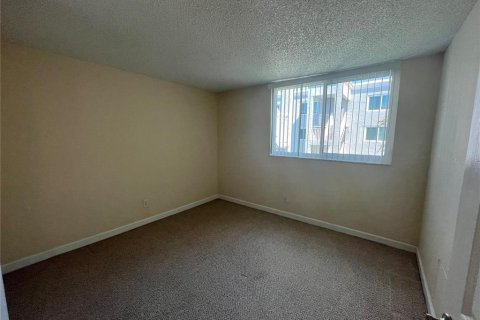 Condo in Sarasota, Florida, 2 bedrooms  № 1905366 - photo 9