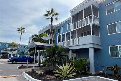 Condo in Sarasota, Florida, 2 bedrooms  № 1905366 - photo 1