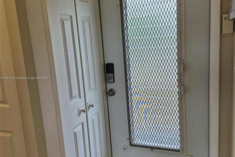 Condominio en venta en Lauderdale Lakes, Florida, 1 dormitorio, 63.55 m2 № 1979537 - foto 12